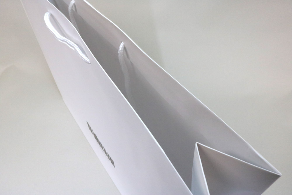 コート（白）表面マットPP貼り、シルク印刷 1色のセミオーダー紙袋の入れ口画像