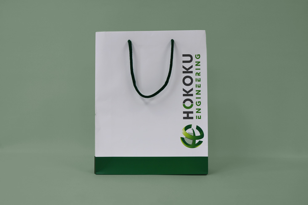 コート紙+マットPP加工 オフセット印刷4色フルカラーの別注紙袋の正面画像