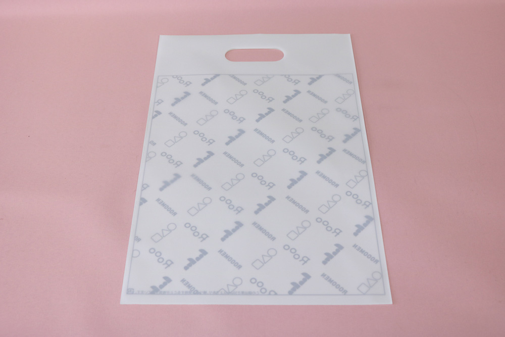 LDPE+OP(透明)0.08㎜厚のUVオフセット印刷 片面1色の小判穴抜きポリ袋の裏面画像