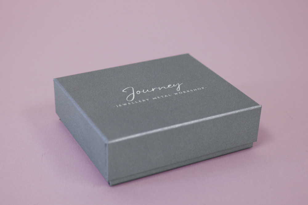 フェザーケース7304に箔押し１色印刷したC式貼り箱