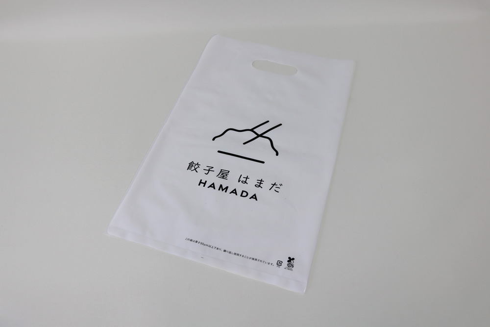 バイオマス25％LDPE（乳白）0.08㎜のグラビア印刷片面１色の小判穴抜きポリ袋