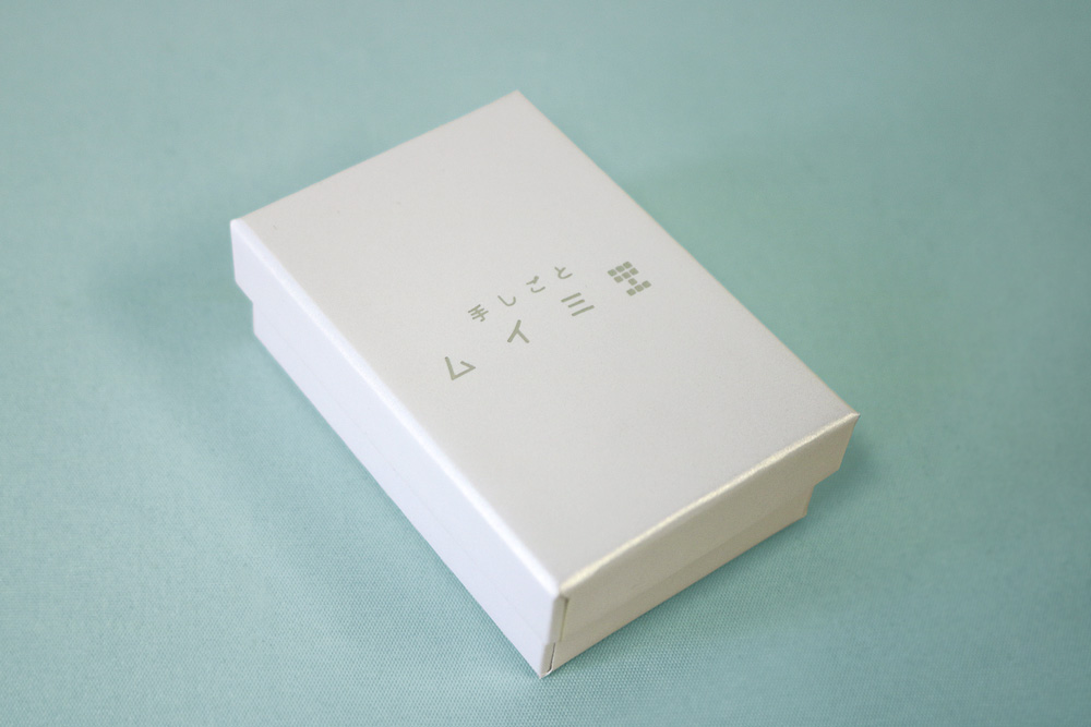 フェザーケース7302に箔押し１色印刷したC式貼り箱