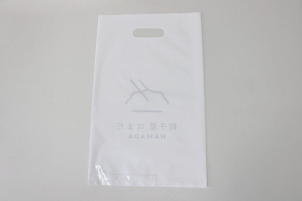 バイオマス25%LDPE(乳白)0.08㎜のグラビア印刷片面1色の小判穴抜きポリ袋の裏面画像