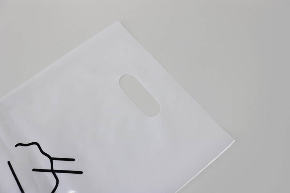 バイオマス25%LDPE(乳白)0.08㎜のグラビア印刷片面1色の小判穴抜きポリ袋の入れ口画像