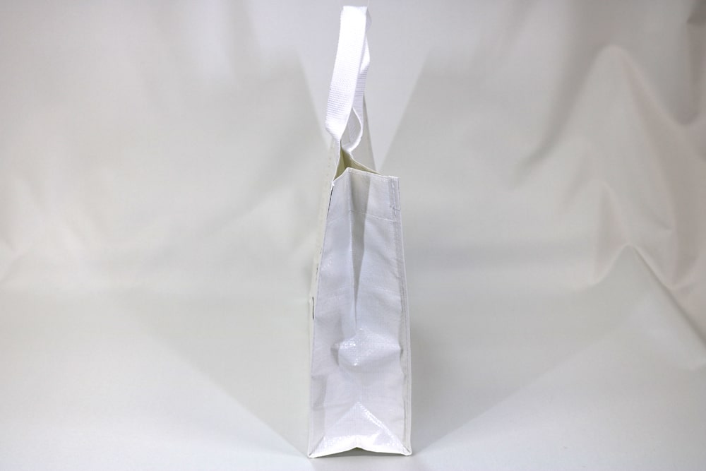 PPワリフのシルク印刷片面１色のセミオーダークロスレジャーバッグの側面画像