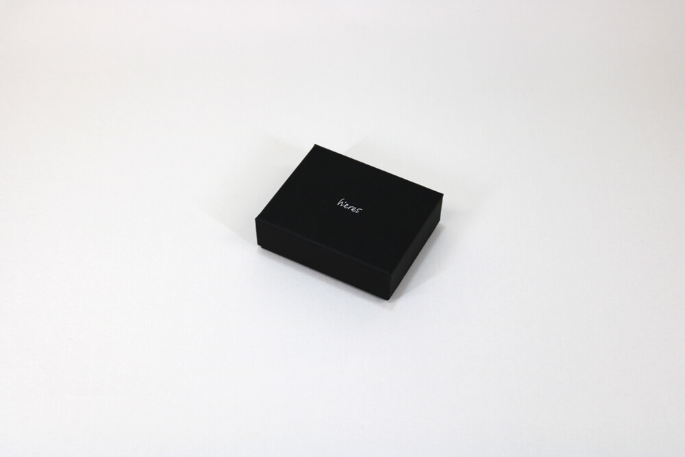 フェザーケース7303に箔押し1色印刷した貼り箱