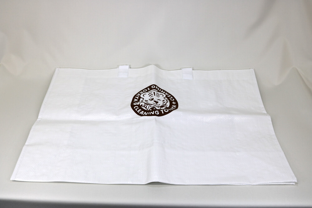 PPワリフのシルク印刷片面１色のセミオーダークロスレジャーバッグの平状態画像