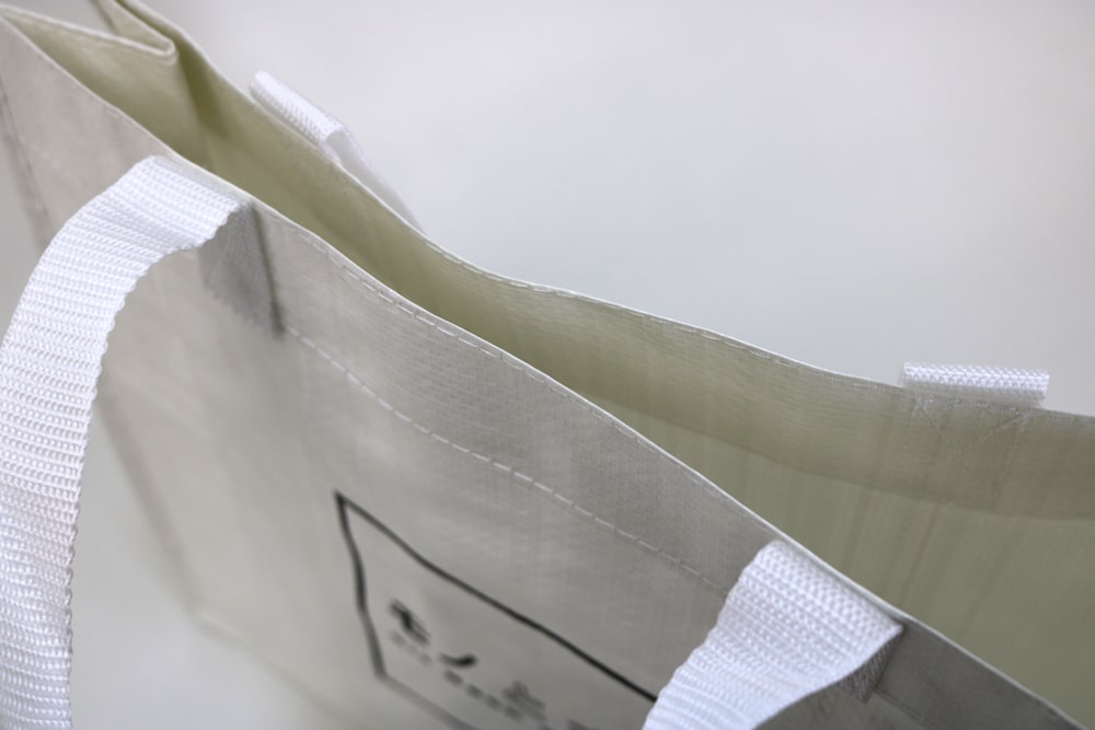 PPワリフのシルク印刷片面１色のセミオーダークロスレジャーバッグの入れ口画像