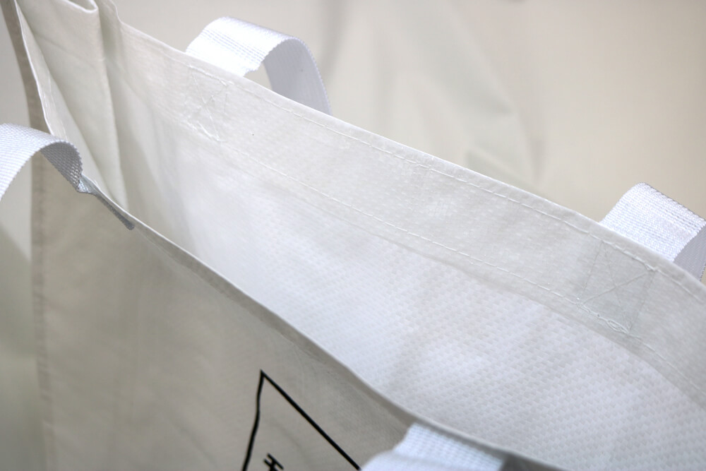 PPワリフのシルク印刷片面１色のセミオーダークロスレジャーバッグの入れ口画像