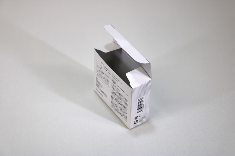 カードB350g/㎡にオフセット印刷１色した組立て紙箱の蓋開画像