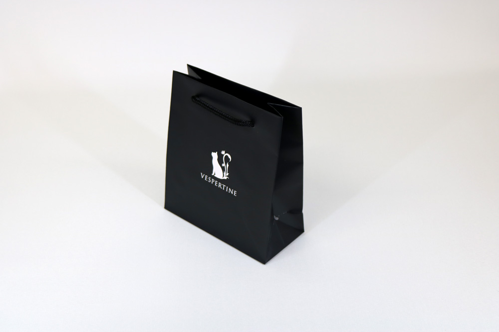 コート紙表面マットPP加工の箔押印刷１色のセミオーダー紙袋