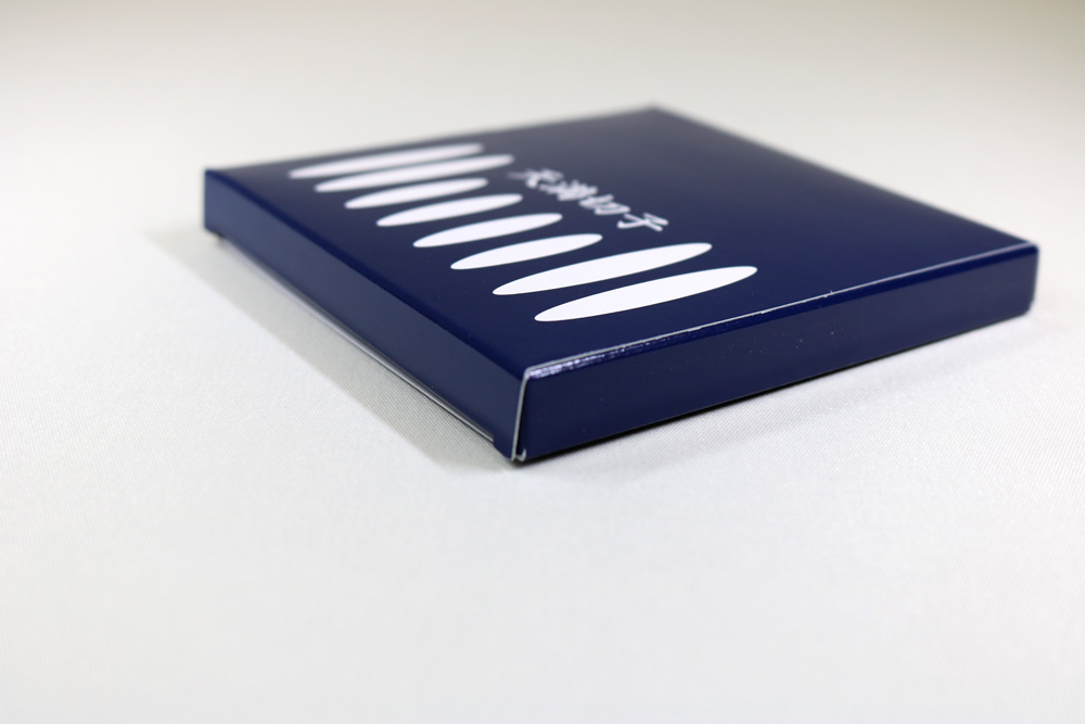 カードB　350ｇ/㎡オフセット印刷１色した組立て紙箱の側面画像