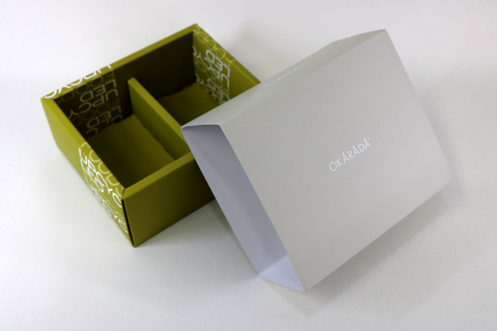 カードB　350ｇ/㎡オフセット印刷２色（ベタ）印刷した紙箱の身蓋画像