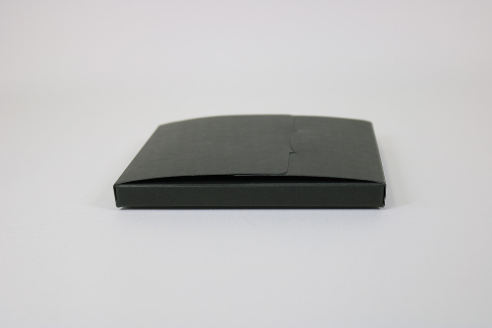 特黒ボール 310g/㎡（黒×ねず）に箔押し（金艶）組立て紙箱の側面画像