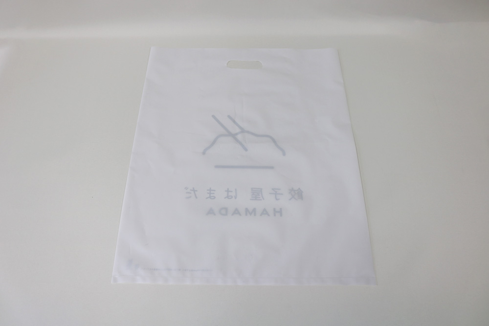 バイオマス25%LDPE(乳白)0.08㎜のグラビア印刷片面1色の小判穴抜きポリ袋の裏面画像